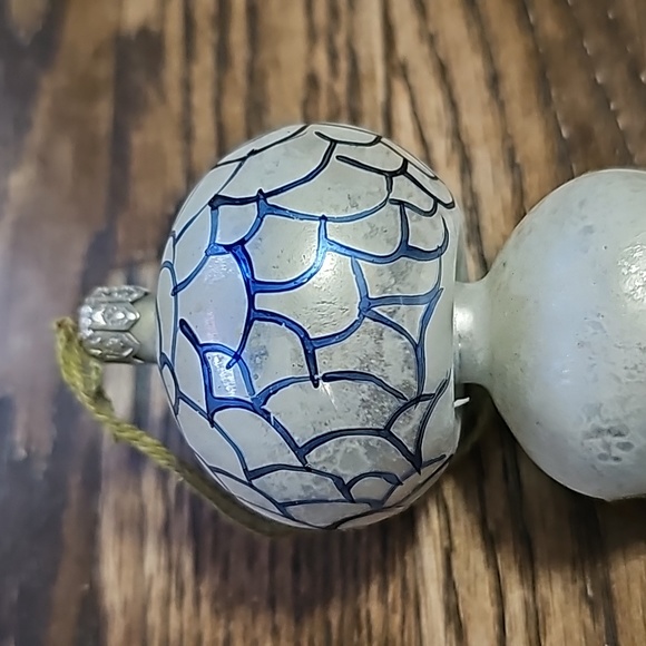 Vintage hand blown glass ornate Christmas ornament - Picture 8 of 8